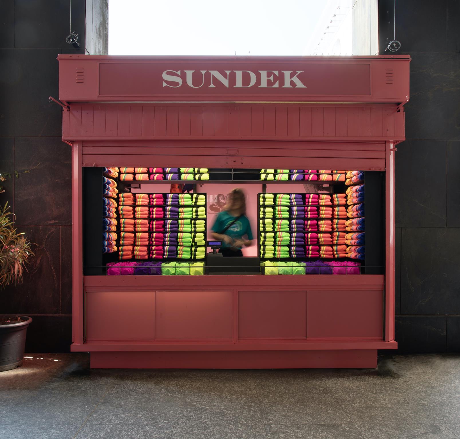 Sundek newsstand Piazza San Babila