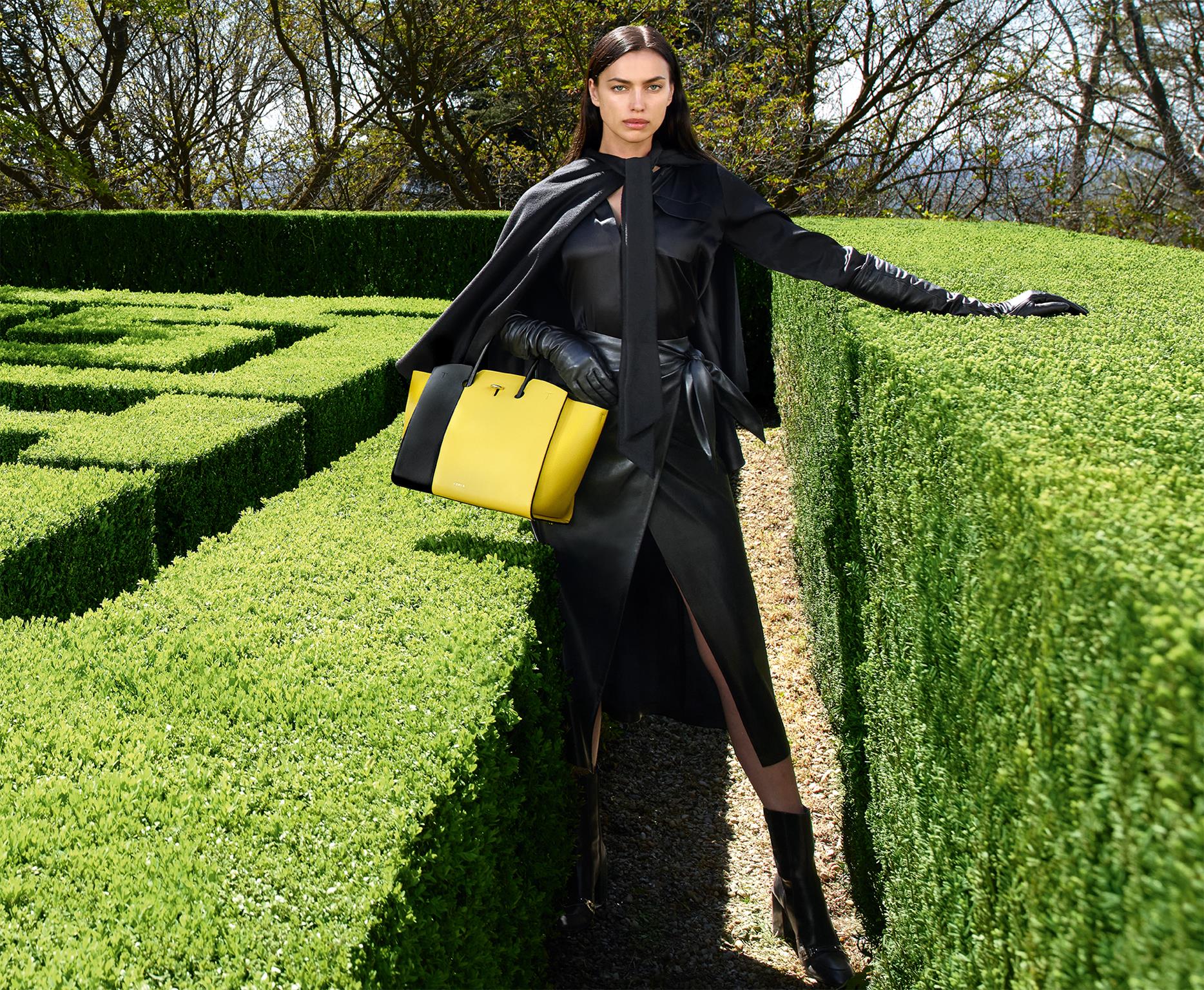 Furla FallWinter23 ADV Campaign_Furla Genesi L Tote_Starring Irina Shayk_PH Koto Bolofo