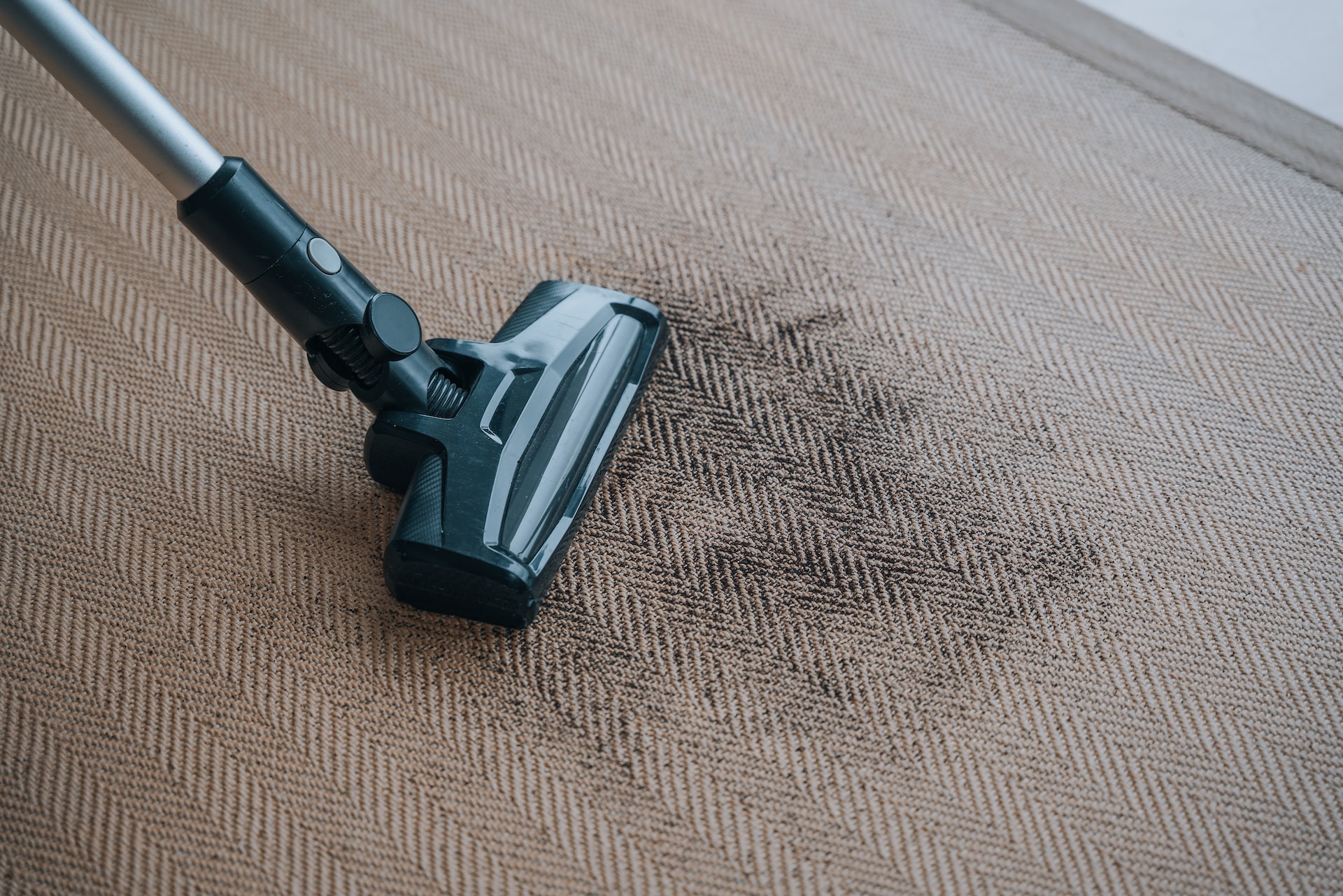 electric cordless vacuum cleaner